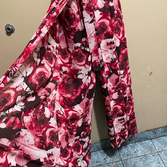 White House Black Market Red and Black Floral pants&Jumpsuits looks New perfect - Picture 10 of 16